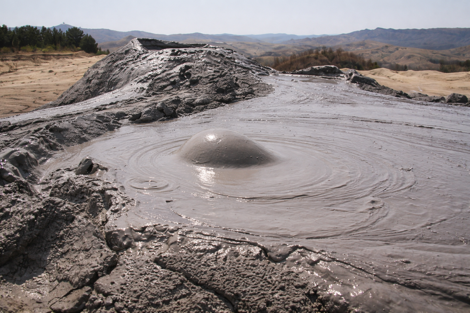 Mud formations across a dry plateau